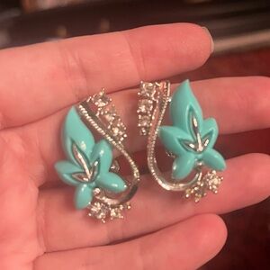 Vintage Unique Silver Tone Clip Earrings with Turquoise colored thermoset STAR
